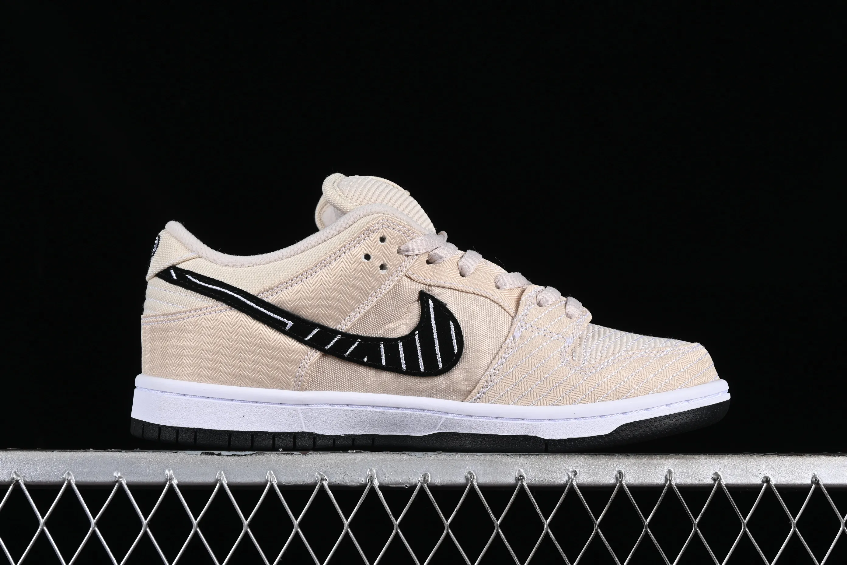 All Categories Nk SB Dunk Series Nk SB Dunk Low Low-top Sneakers J Version Albino & Preto